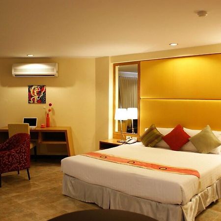 Bella Villa Metro Pattaya ภายนอก รูปภาพ
